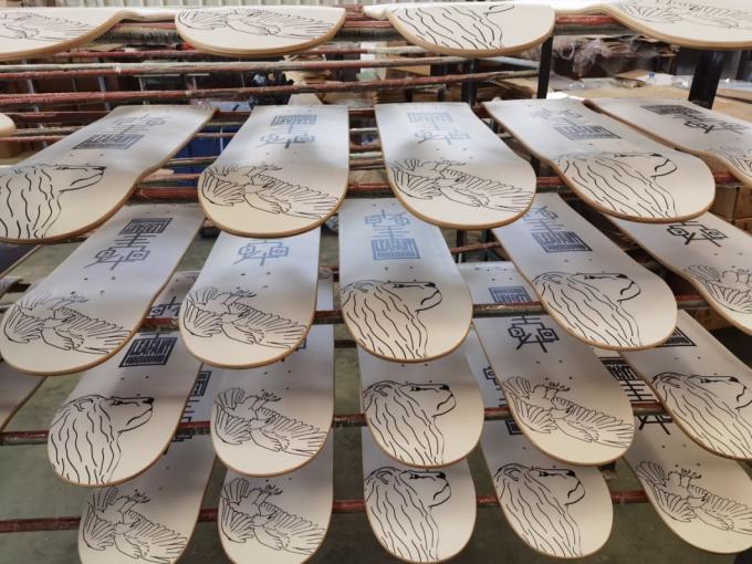 Καυτό επαγγελματικό ενήλικες Καναδά Maple Double Kick Skateboard 31 ίντσες 11